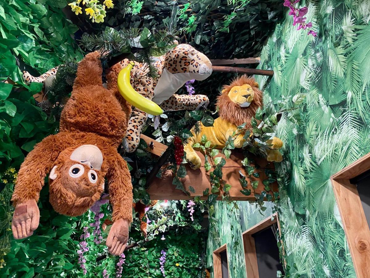 Hotel Jungle Fun Fun Осака Екстериор снимка