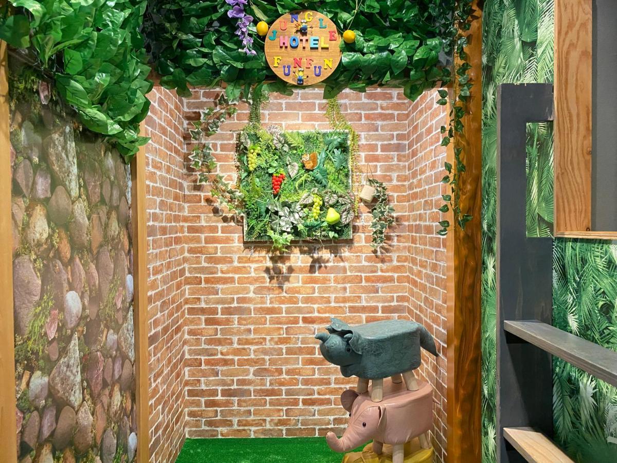 Hotel Jungle Fun Fun Осака Екстериор снимка